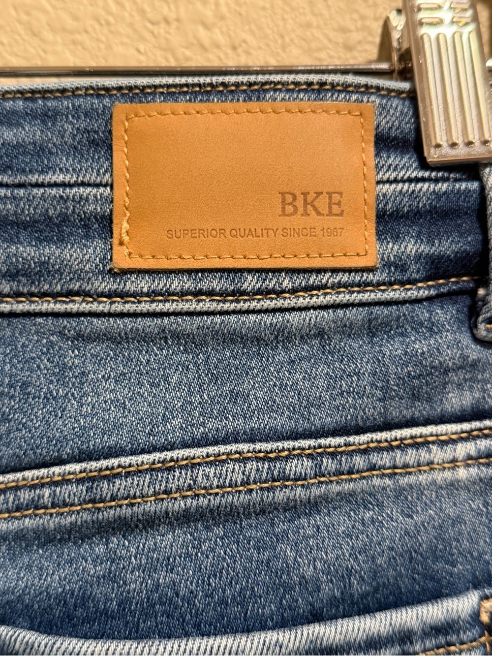 BKE Payton Mid-Rise Cropped Straight Jeans Distressed Raw Hem (26x28) - Picture 5 of 11